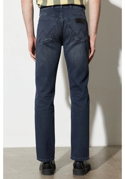 Wrangler Straight Fit Düz Paça Siyah Erkek Kot Pantolon W12102600 001