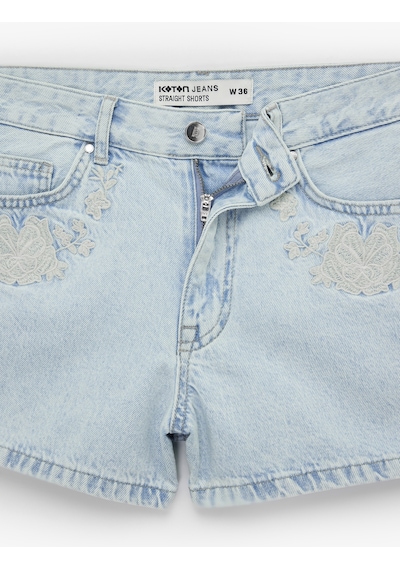 Koton Pamuklu Nakış Detaylı Regular Fit Mini Denim Şort Açık İndigo 6sal40275md