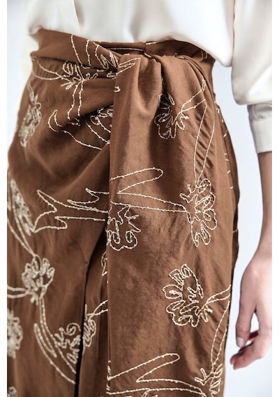 Sateen Nakış Detaylı Uzun Etek - Kahve-137328