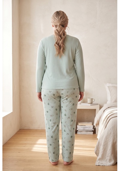 Seboteks Şardonlu İnterlok Kumaş Yakası Düğmeli Kışlık Büyük Beden Kadın Pijama Takımı 2700 Yeşil Seboteks Şardonlu İnterlok Kumaş Yakası Düğmeli Kışlık Büyük Beden Kadın Pijama Takımı 2700 Yeşil