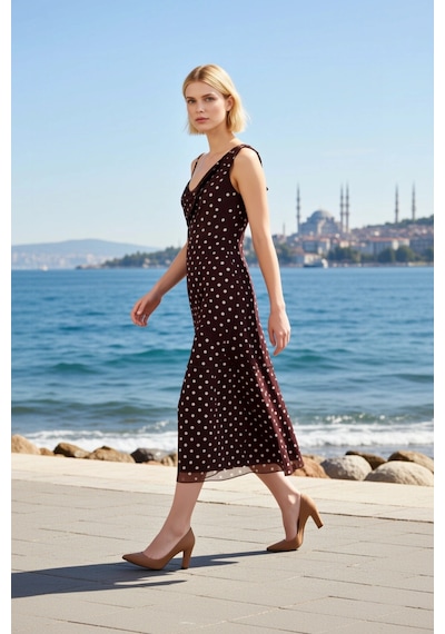 Benerly Kadın Maxi Bodycon Örme Puantiyeli Asimetrik Yaka Kolsuz Büzgülü Kahverengi