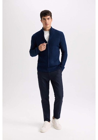 Defacto Çapraz Dokuma Chino Kumaş Pantolon Slim Fit Dar Kesim Dar Paça Basic Düz Cepli B2091AX23AU Lacivert Defacto Çapraz Dokuma Chino Kumaş Pantolon Slim Fit Dar Kesim Dar Paça Basic Düz Cepli B2091AX23AU Lacivert