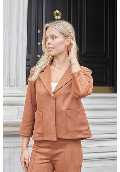 Kadın Yakalı Rahat Kesim Uzun Kol Hafif Likralı Süet Kumaş Düğmeli Cepli Blazer Ceket-taba Taba Kadın Yakalı Rahat Kesim Uzun Kol Hafif Likralı Süet Kumaş Düğmeli Cepli Blazer Ceket-taba Taba