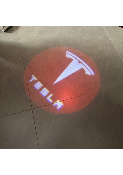 Tesla Model Y İçin Uyumlu Kapı Altı Aydınlatma Seti Kırmızı T Logo Ve Yazılı