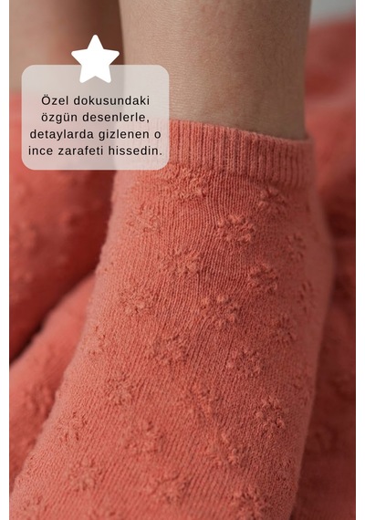 Socketta 4'lü Karışık Renkli Kadın Bambu Kendinden Desenli Patik Çorap - Premium Coral-lacivert-bordo-lila