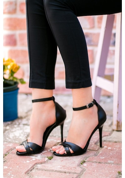 Fox Shoes Siyah Kadın Topuklu Ayakkabı B922113709