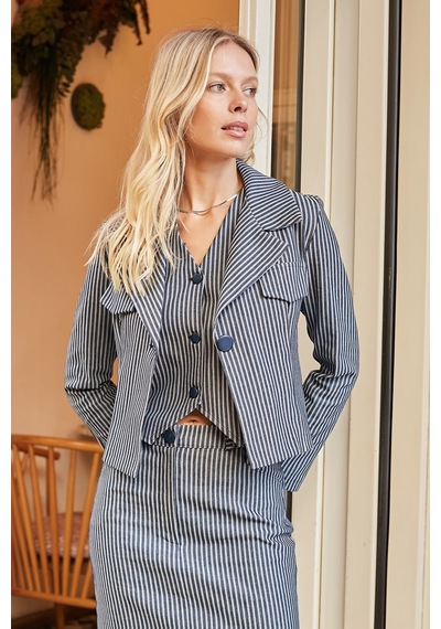 Kadın Yakalı Cep Kapaklı Uzun Kol Hafif Likralı Kumaş Blazer Ceket-lacivert Çizgi Lacivert Ç. Kadın Yakalı Cep Kapaklı Uzun Kol Hafif Likralı Kumaş Blazer Ceket-lacivert Çizgi Lacivert Ç.