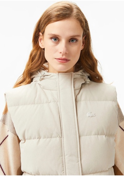 Lacoste Down Fill Water Resistant Womens Vest Kadın Su İtici Sabit Kapüşonlu Kaz Tüyü Yelek Taş Taş Rengi Lacoste Down Fill Water Resistant Womens Vest Kadın Su İtici Sabit Kapüşonlu Kaz Tüyü Yelek Taş Taş Rengi