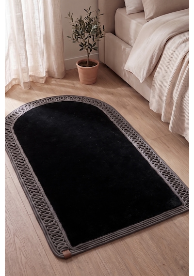 Merplush Mihraplı Peluş Seccade 75x130 Cm Süet Taban Yıkanabilir Yumuşak Namaz Halısı Siyah - Füme