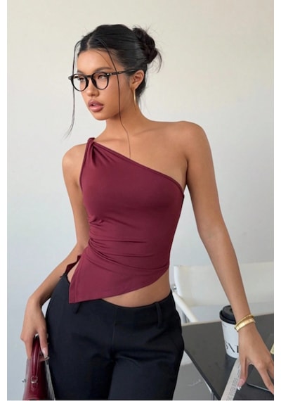 Kadın Siyah Tek Omuz Bluz Asimetrik Kesim Likralı Crop Şık Ve Modern Tasarım Bordo