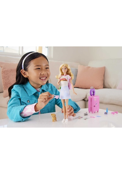 Barbie Seyahatte Bebeği Ve Aksesuarları (HJY18)