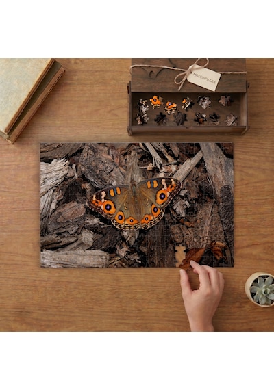 Ağaç Dallarının Üstünde Güzel Kelebek Tasarımı 240 Parça Ahşap Puzzle Ahşap Kutuda Mpy50377