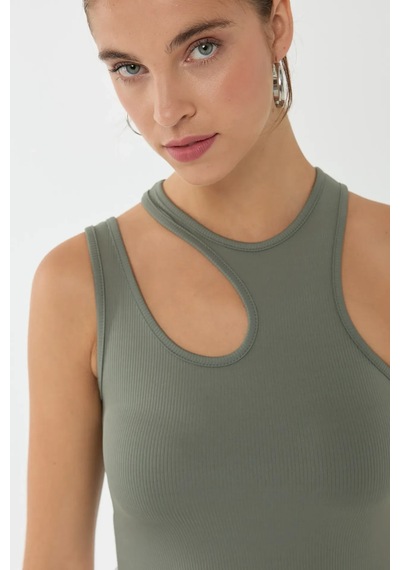 Hiccup Asimetrik Yaka Crop Top Yeşil