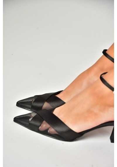 Fox Shoes U654074204 Siyah Kumaş Alçak Topuklu Kadın Ayakkabı Siyah
