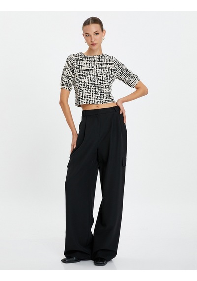 Koton Crop Tişört Kısa Kollu Bisiklet Yaka Siyah Desenli 4wak50212ek 4WAK50212EK9D9 Siyah