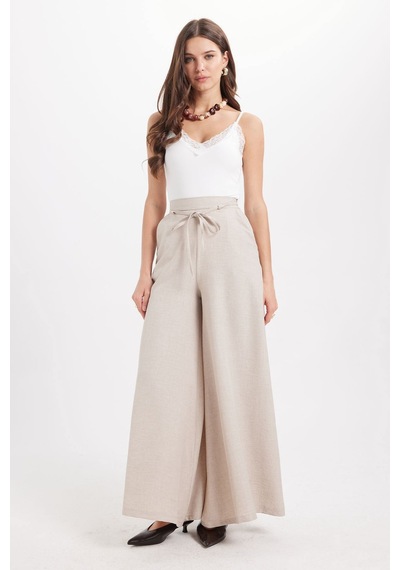 Tudors Kadın Slim Fit Dar Kesim İnce Askılı Dantel Detaylı Likralı Ekru Crop Atlet-50959
