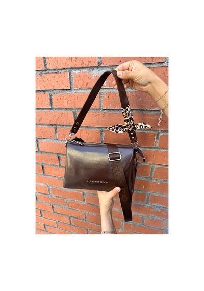 Just Polo Kadın Premium Şal Detaylı Yumuşak Deri Ayarlanabilir Askılı Çapraz El Ve Omuz Çantası Ebat : 28 X 18 Cm Rugan Kahverengi