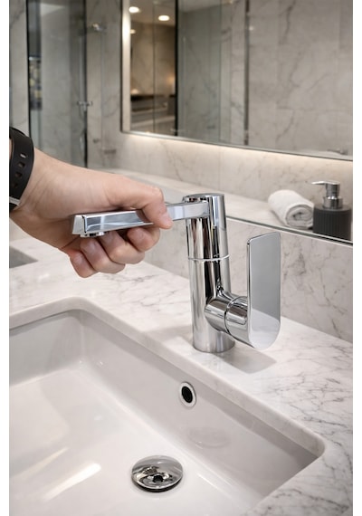 Modern Tek Kollu Krom Lavabo Bataryası Banyo Musluğu Aç-kapa Döner Boru Sıcak Soğuk