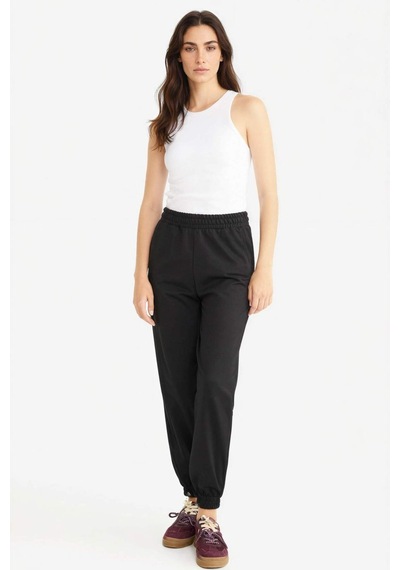 Defacto Slim Fit Dar Kesim Basic Düz Halter Yaka Fitilli Kaşkorse Pedli Atlet G0843ax25auwt36 Beyaz Defacto Slim Fit Dar Kesim Basic Düz Halter Yaka Fitilli Kaşkorse Pedli Atlet G0843ax25auwt36 Beyaz