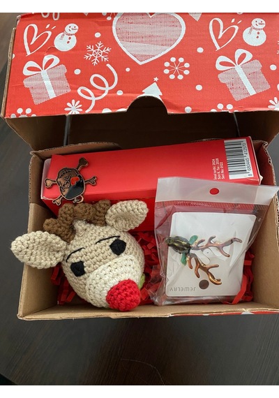 Geyik Figürlü %100 El Yapımı Hediyelik Amigurumi Anahtarlık Zarif Broş Kadın Parfümü Yılbaşı Paketi 6 Renkli