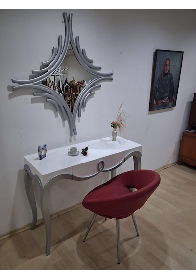 Dresuar Cnc Kabartma 90666 Model Aynalı Tombik Sandalye Ayak Parlak Beyaz Gri Renk Beyaz - Gri Dresuar Cnc Kabartma 90666 Model Aynalı Tombik Sandalye Ayak Parlak Beyaz Gri Renk Beyaz - Gri