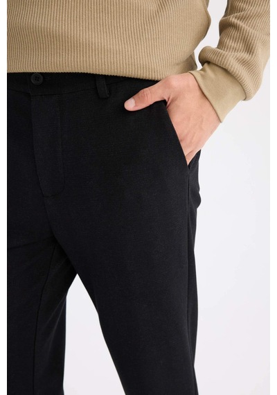 DeFacto Tailored Regular Fit Normal Kesim Kumaş Pantolon Basic Düz Cepli D9081AX24WNBK27 DeFacto Tailored Regular Fit Normal Kesim Kumaş Pantolon Basic Düz Cepli D9081AX24WNBK27