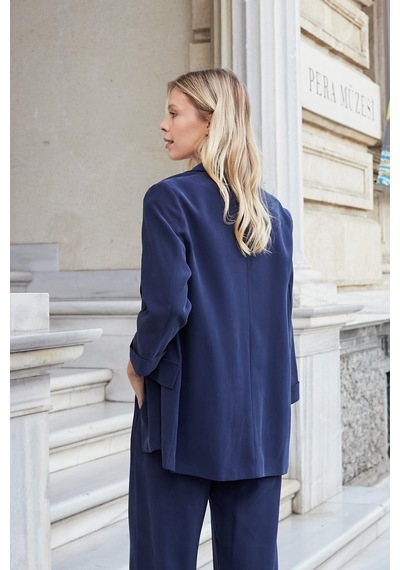 Jument Kadın İpeksi Dokulu Modal Kumaş Yakalı Cep Kapaklı Oversize Salaş Blazer Ceket-lacivert Jument Kadın İpeksi Dokulu Modal Kumaş Yakalı Cep Kapaklı Oversize Salaş Blazer Ceket-lacivert