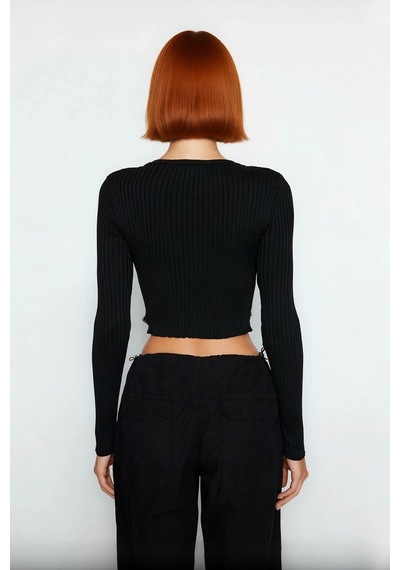 Ersefa Stil Modern Kadın Crop Standart Kol Bisiklet Yaka Kalp Aksesuarlı Siyah