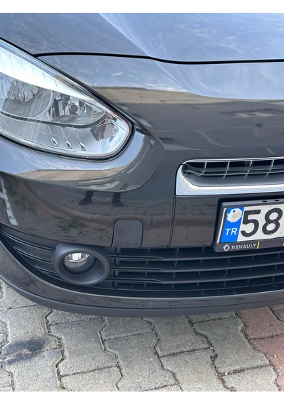Renault Fluence Ön Çeki Demiri Kapağı