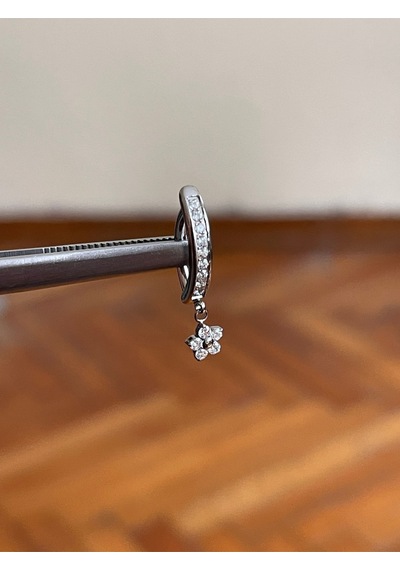 Çiçek Sallantılı Zirkon Titanyum Klips Göbek Piercing Ultraliğht 10 Mm Titanyum Göbek Piercingi Metalik Gri