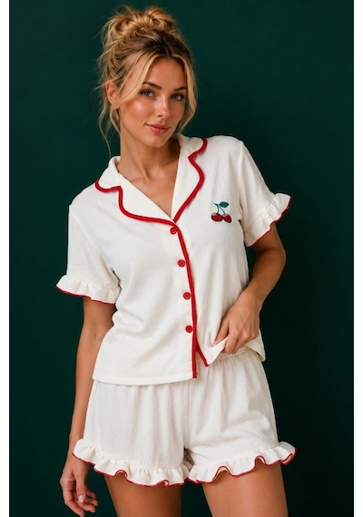 Bella Notte Bej Kırmızı Biye Detaylı Kiraz Nakışlı Bebek Yaka Şortlu Kısa Kollu Pijama Takımı Beyaz