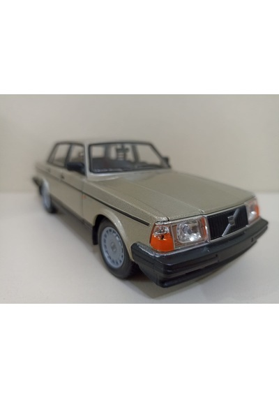 Volvo 240 Gl Gold Metallic 1 24 Ölçek Model Araba