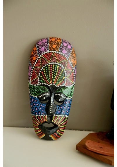 Elde Renkli Boyanmış Ahşap Aborjin Mask 20 CM