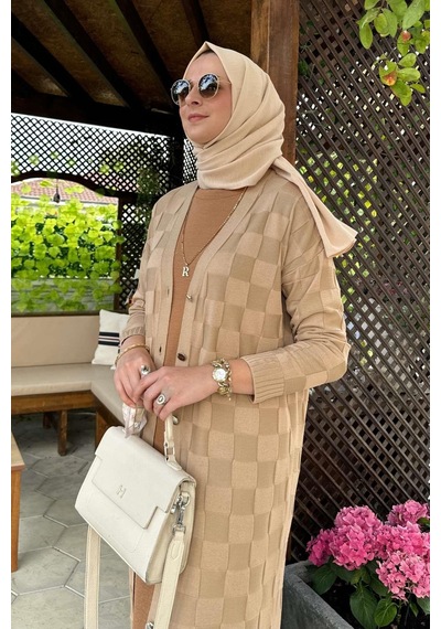 Rabia Şamlı Dama Desenli Bej Triko Hırka Çok Renkli
