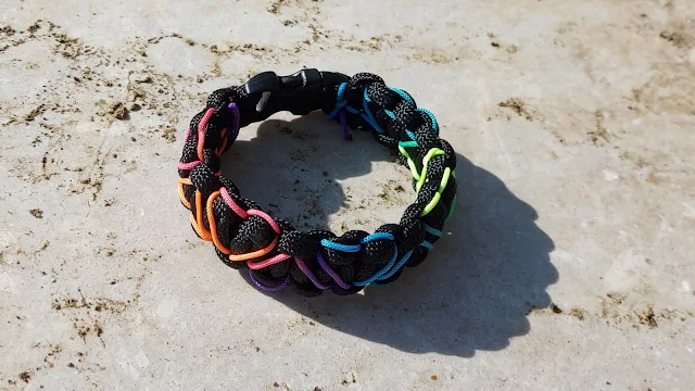 Siyah & Gökkuşağı Kalp Paracord Bileklik Çok Renkli