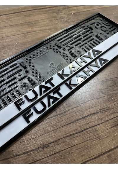 Beyaz Üstü Siyah Pleksi Kabartmalı Araba Plakalık