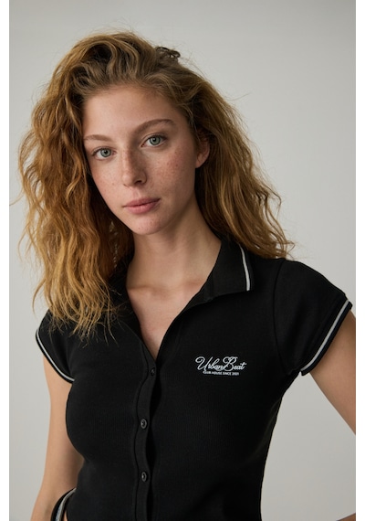 Urban Beat Kaela Kadın Triko Polo Yaka Düğmeli Kısa Kollu Baskı Detaylı Siyah T-shirt Siyah Urban Beat Kaela Kadın Triko Polo Yaka Düğmeli Kısa Kollu Baskı Detaylı Siyah T-shirt Siyah