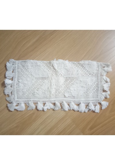 El İşlemesi Beyaz Dantel,kenarı Püsküllü Sehpa Örtüsü 31x33cm Çok Renkli