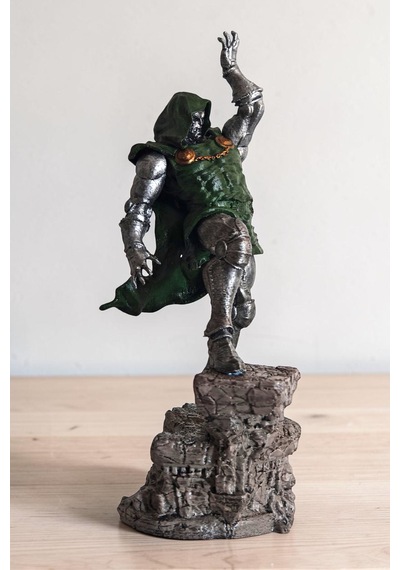 Doctor Doom Figür 20 Cm