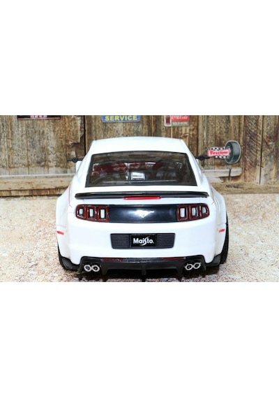 Maisto 2014 Ford Mustang Street Racer Beyaz 1/24 Model Araba
