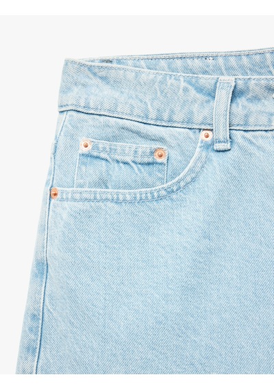Koton Normal Bel Pamuklu Bermuda Straight Fit Jean Şort Açık İndigo 6sam40397nd Koton Normal Bel Pamuklu Bermuda Straight Fit Jean Şort Açık İndigo 6sam40397nd