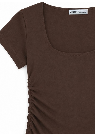 Vadon 1006 Kadın Pamuklu Kare Yaka Yan Büzgü Detaylı Basic Crop T-shirt Bluz Kahverengi Vadon 1006 Kadın Pamuklu Kare Yaka Yan Büzgü Detaylı Basic Crop T-shirt Bluz Kahverengi