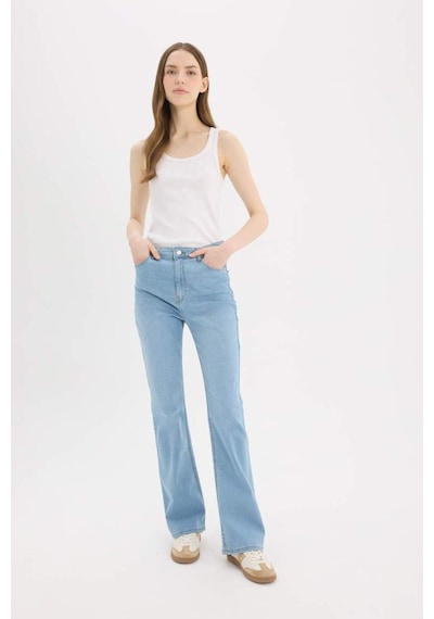 DeFacto Slim Flare Yüksek Bel Düz Paça Uzun Jean Kar Yıkamalı Pantolon D7973AX25SPNM39 DeFacto Slim Flare Yüksek Bel Düz Paça Uzun Jean Kar Yıkamalı Pantolon D7973AX25SPNM39
