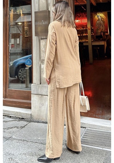 WeShaya Kadın Camel Düğmeli Yuvarlak Yaka Bluz & Beli Lastikli Geniş Paça Pantolon - Salaş Maya Takım Camel WeShaya Kadın Camel Düğmeli Yuvarlak Yaka Bluz & Beli Lastikli Geniş Paça Pantolon - Salaş Maya Takım Camel