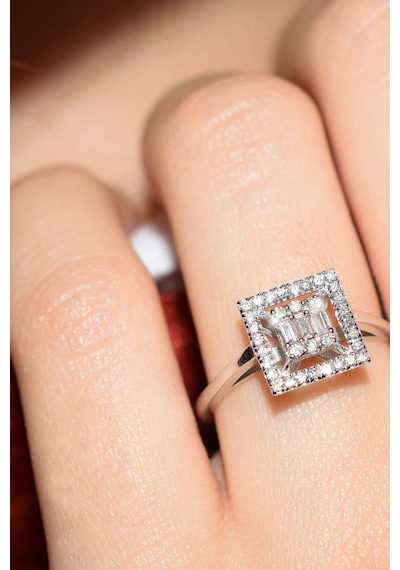 0.35 Ct .Baget Pırlanta Kare Tektaş Yüzük Modern Tasarım