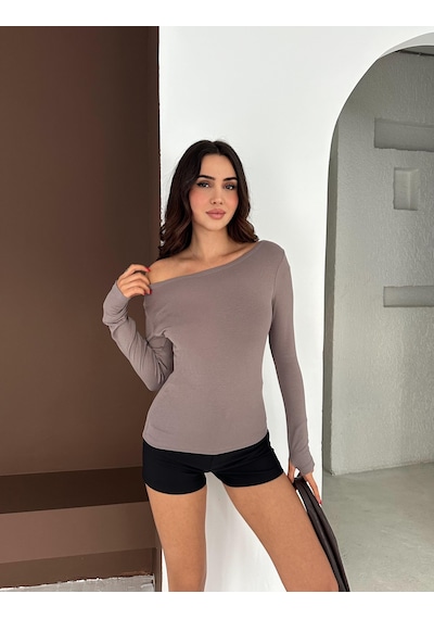 Elaxi Kadın Kayık Yaka Parmak Geçmeli Uzun Kollu Full Likralı Pamuk Viskon Buzzy Body Tişort Vizon Elaxi Kadın Kayık Yaka Parmak Geçmeli Uzun Kollu Full Likralı Pamuk Viskon Buzzy Body Tişort Vizon