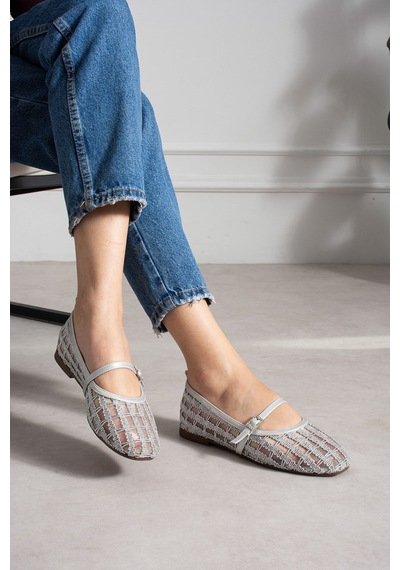 Dabab Shoes Rıvena Kadın Gümüş Tül Üzeri Nakış Detaylı Kare Burun Üstten Bantlı Düz Taban Mary Jane Babet