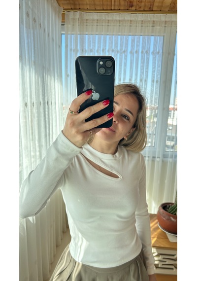 Beyaz Yaka Detaylı Basic Beyaz