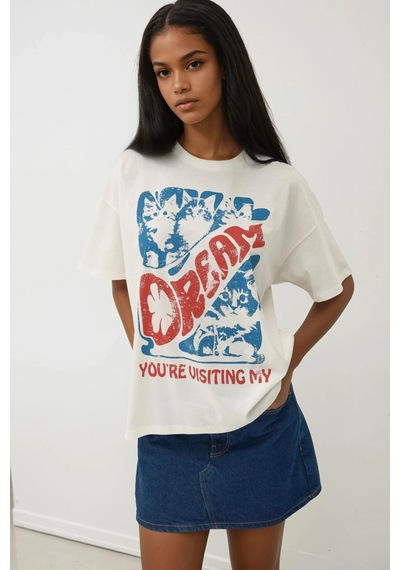 Hiccup Kadın %100 Pamuk Bisiklet Yaka Oversize Beyaz Baskılı T-shirt Kırmızı