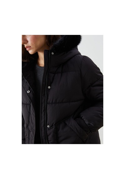 LC Waikiki Alıta Cıty Farkıyla Lcw Vision Siyah Düz Loose & Bol Kadın Şişme Mont Siyah - 929815501 Siyah LC Waikiki Alıta Cıty Farkıyla Lcw Vision Siyah Düz Loose & Bol Kadın Şişme Mont Siyah - 929815501 Siyah